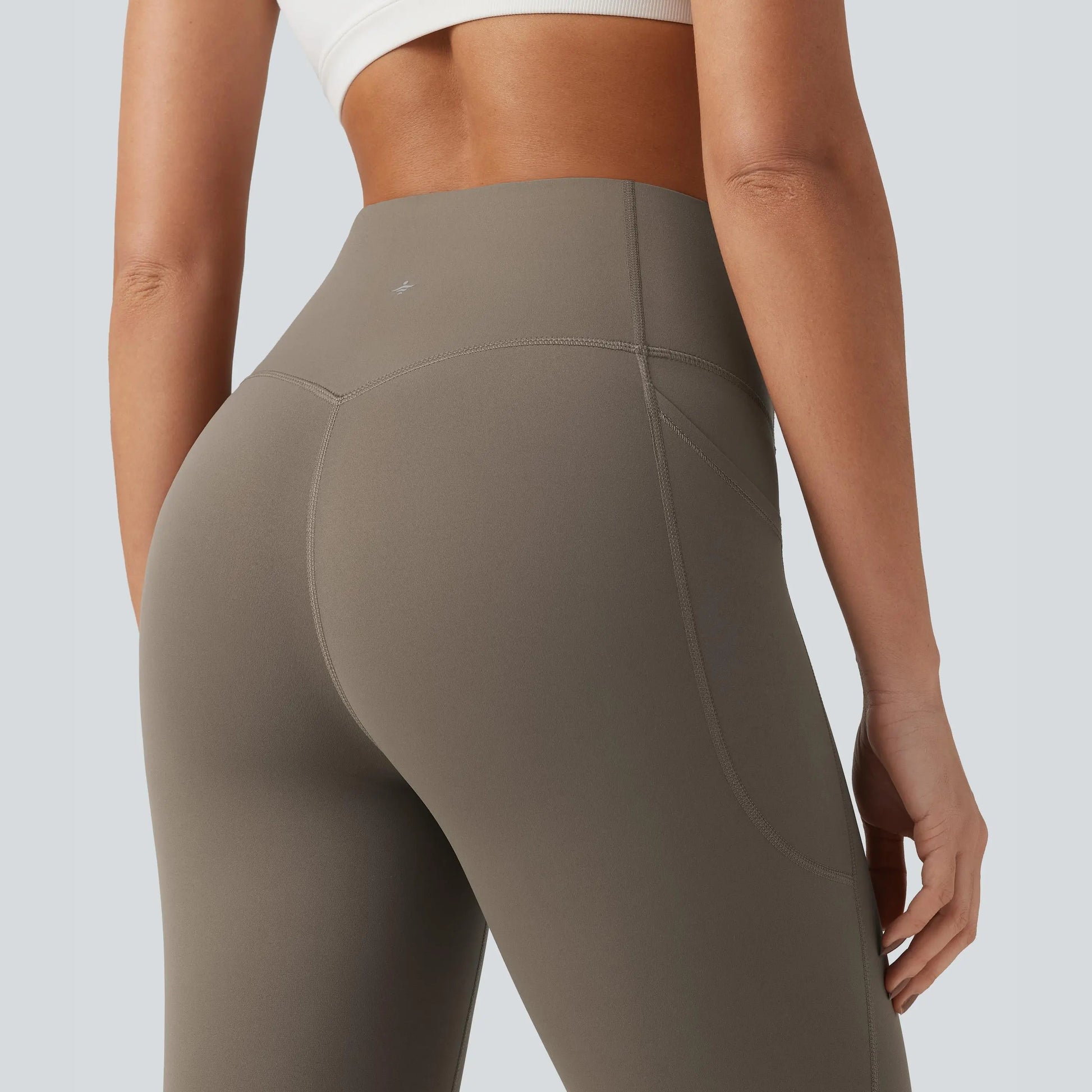 Halara UltraSculpt™ Helanke visokog struka sa kontrolom stomaka i džepovima 💖 Kvalitetno